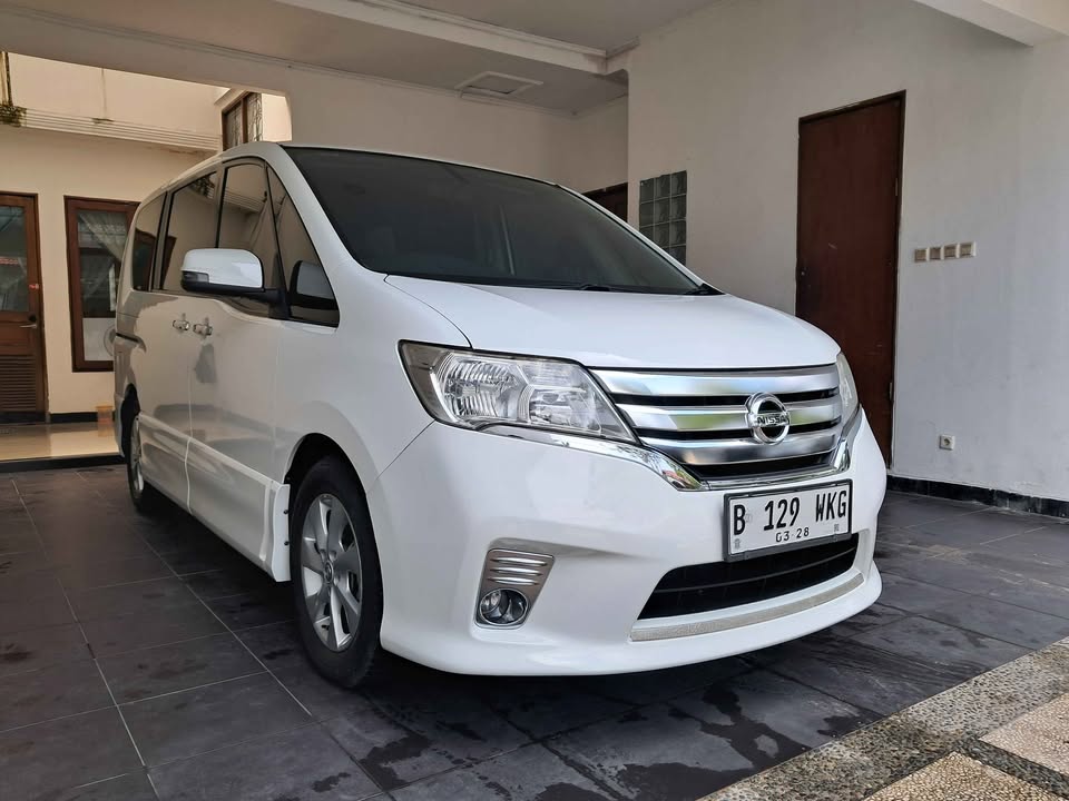 DIJUAL Nissan Serena HWS Automatic tahun 2013