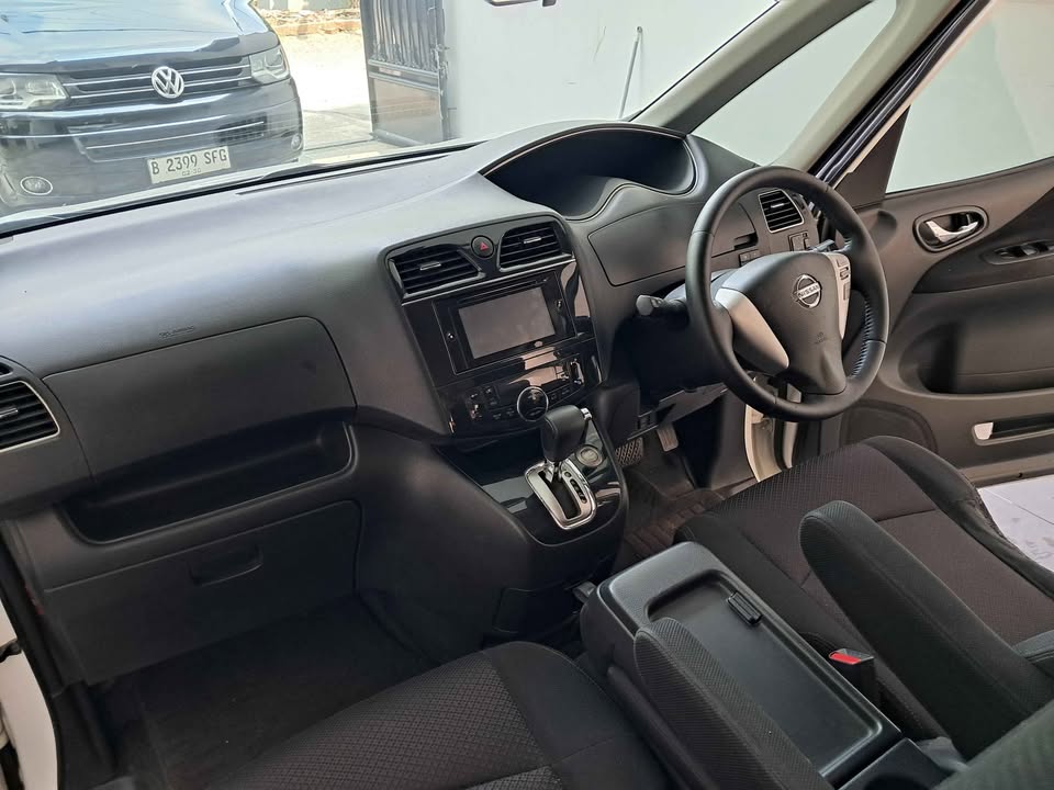DIJUAL Nissan Serena HWS Automatic tahun 2013