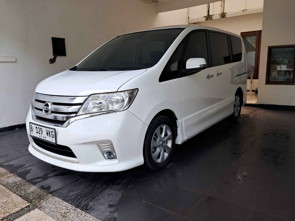 DIJUAL Nissan Serena HWS Automatic tahun 2013