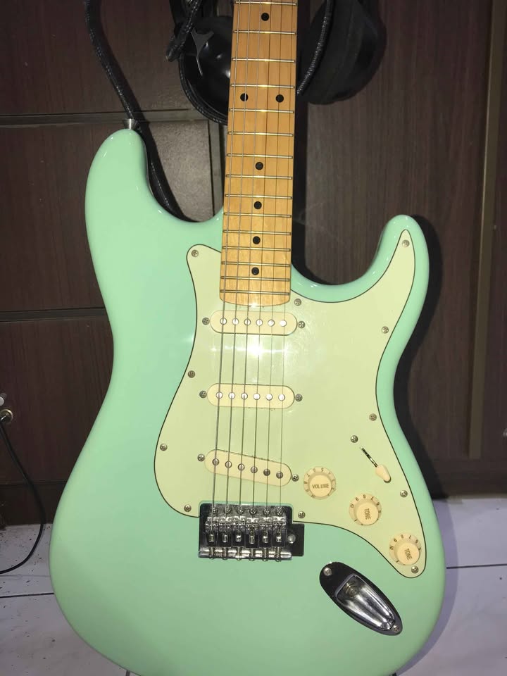 GITAR IBANEZ ORIGINAL (BEKAS – LIKE NEW)! 🎸