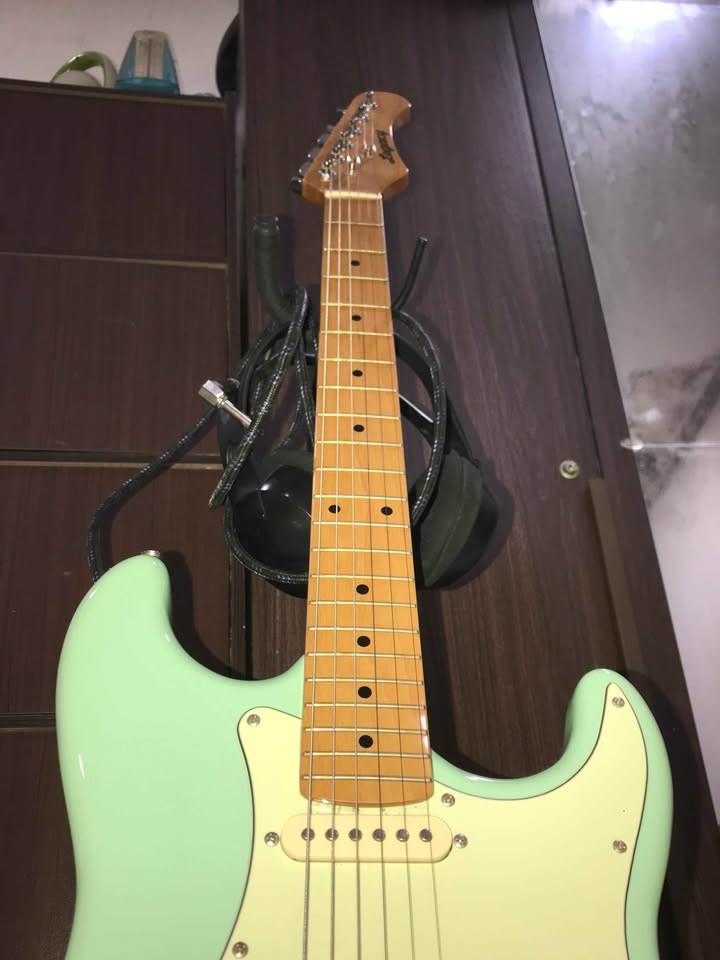 GITAR IBANEZ ORIGINAL (BEKAS – LIKE NEW)! 🎸