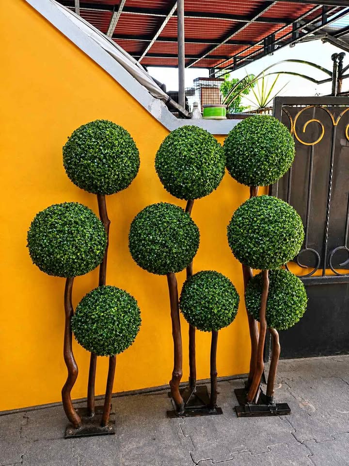 Pohon bola hias Artificial