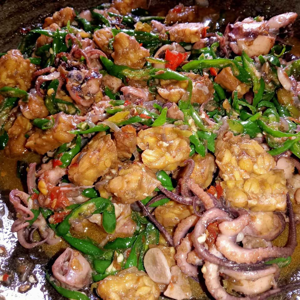 Sedia Aneka Makanan Rantangan