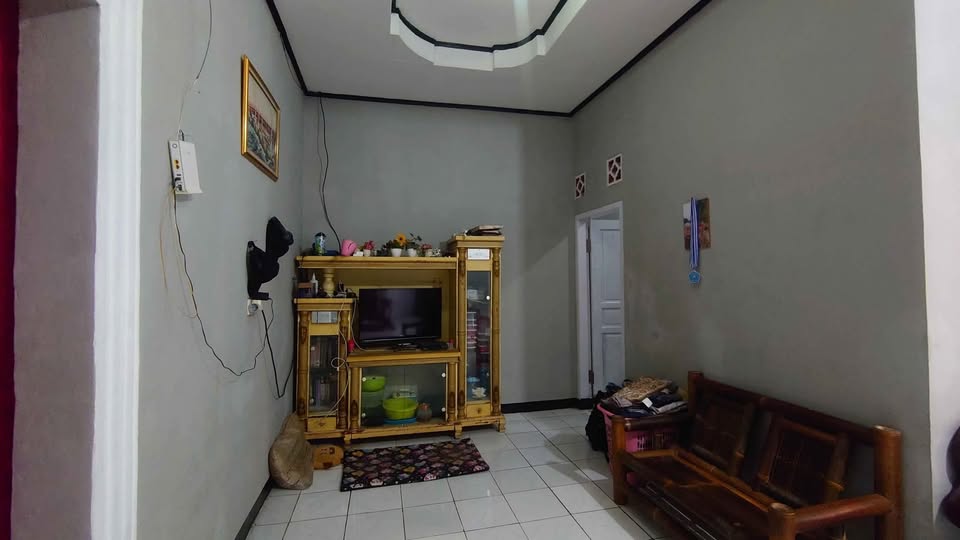 Rumah Beserta Sawah Dengan Panorama Alam Yang Indah