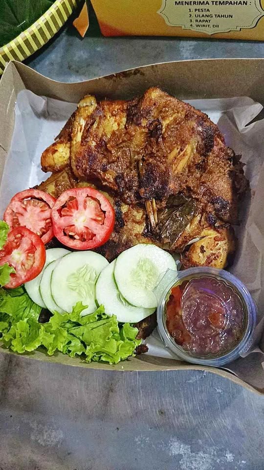 Ayam Bakar utuh Potongan ayam panggang/bakar