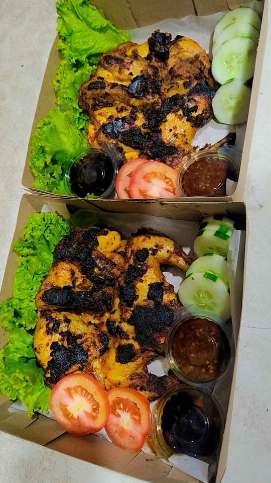 Ayam Bakar utuh Potongan ayam panggang/bakar