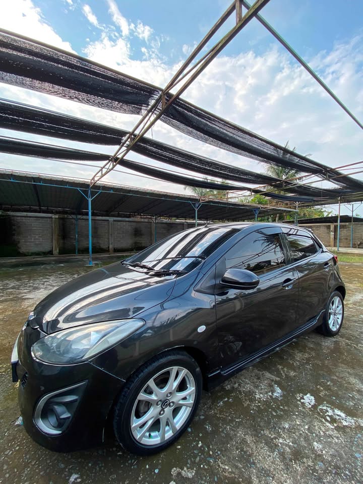 Di Jual 2010 mobil Mazda 2