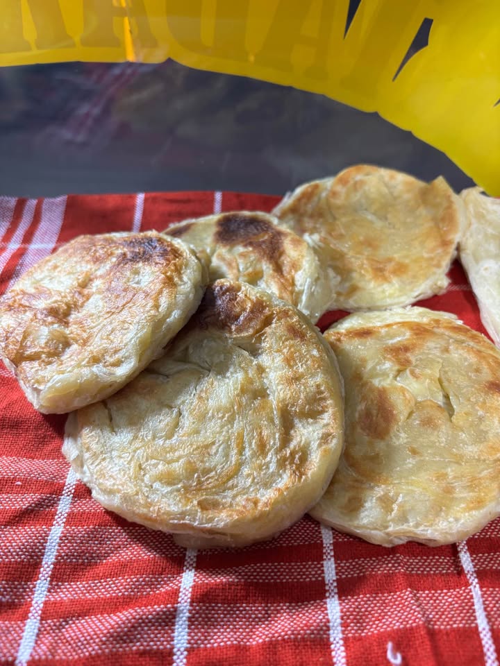Tersedia makanan : – Martabak Telur – Roti Cane – Sate Padang – Sate Kacang