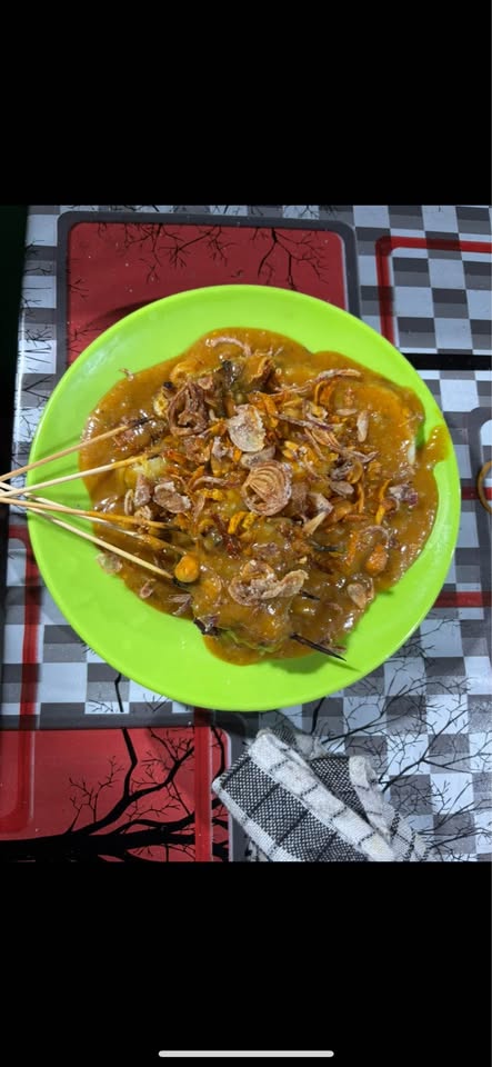 Tersedia makanan : – Martabak Telur – Roti Cane – Sate Padang – Sate Kacang
