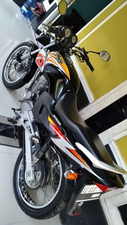 Honda Tiger tahun 2004 simpanan
