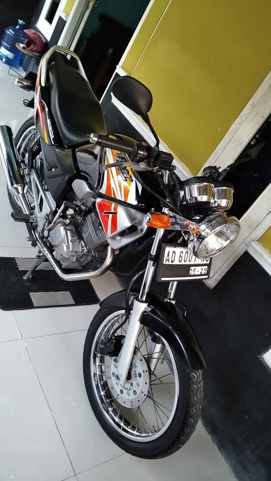 Honda Tiger tahun 2004 simpanan