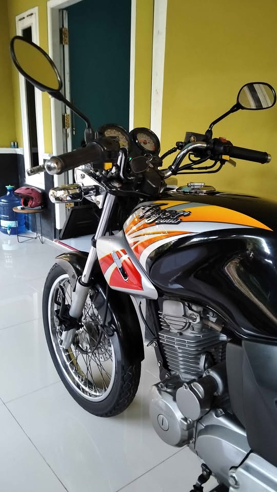 Honda Tiger tahun 2004 simpanan