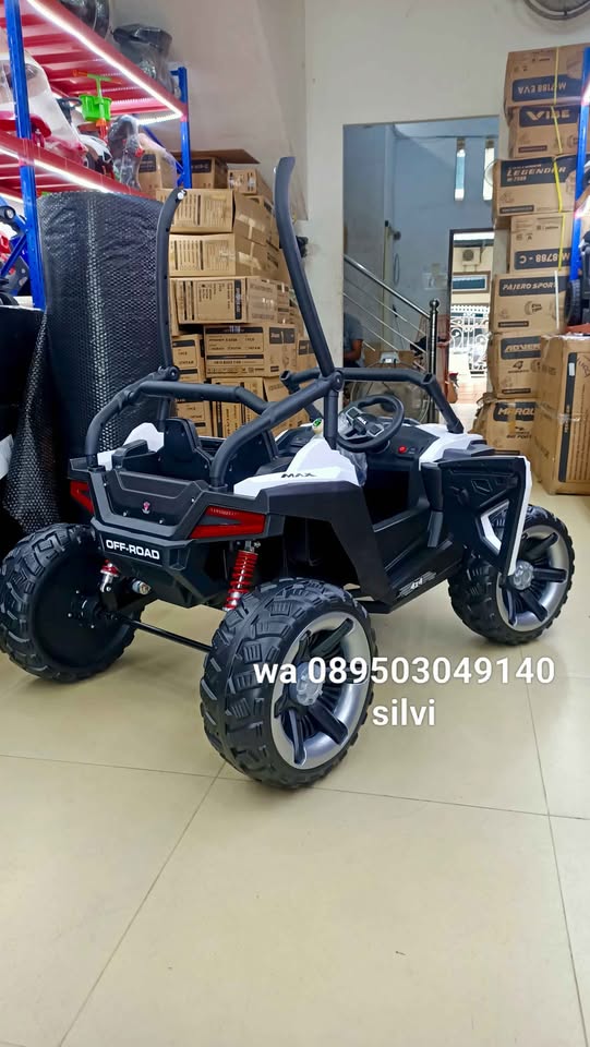 Mainan Mobilan Aki Jeep Anak Ban Karet