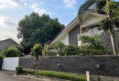 Dijual Rumah Hunian Premium Halaman Luas Sangat Terawat !!Luas tanah 400 an