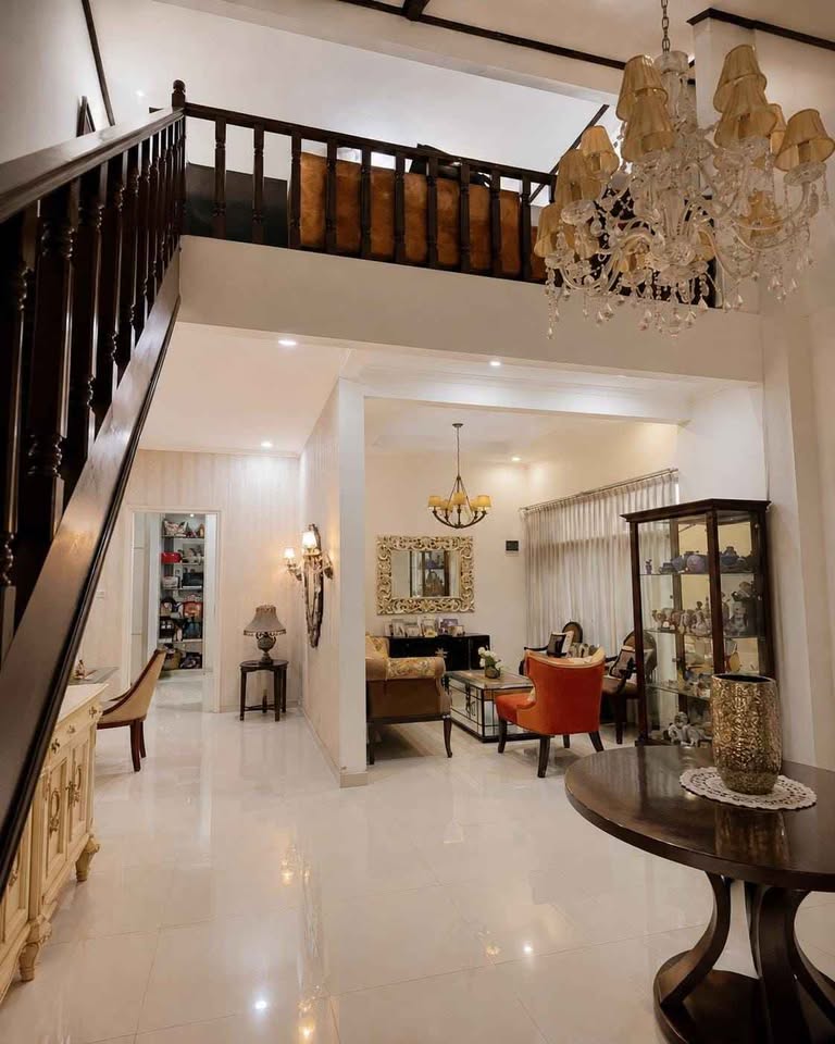 Dijual Rumah Hunian Premium Halaman Luas Sangat Terawat !!Luas tanah 400 an