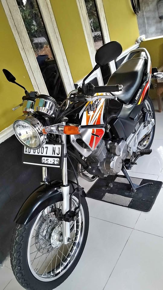 Honda Tiger tahun 2004 simpanan