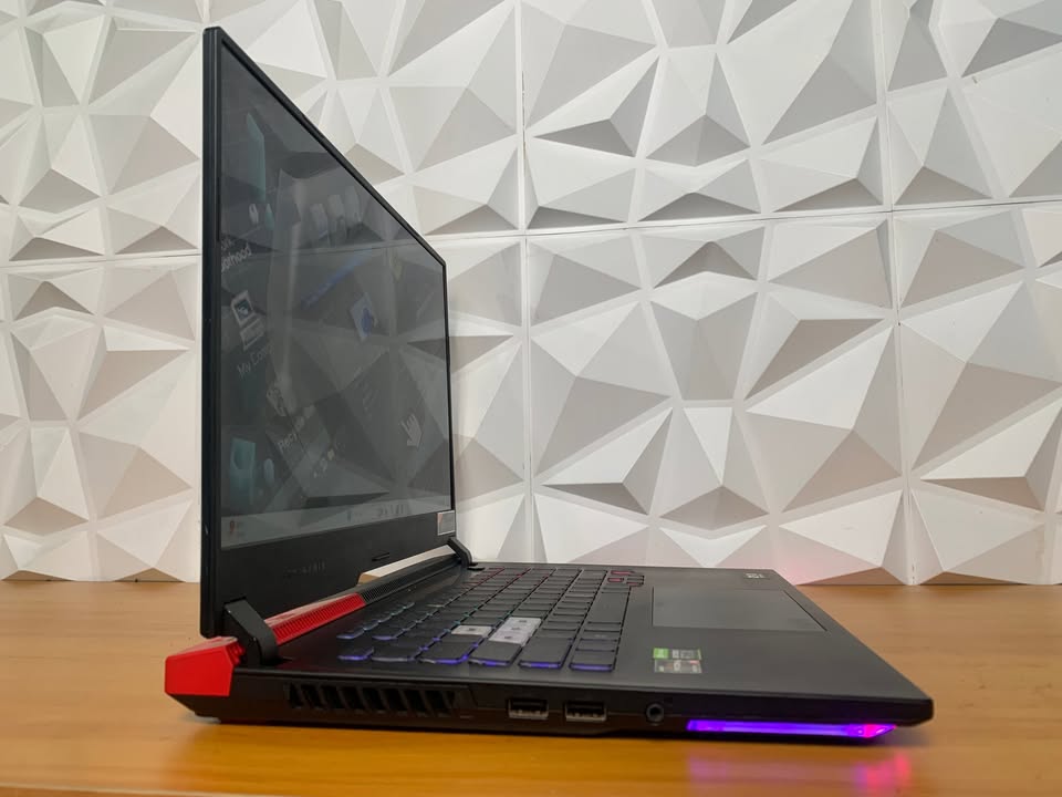 ASUS ROG STRIX G513QE | AMD Ryzen 5 5600H Nvidia RTX 3050 Ti SSD 512 GB