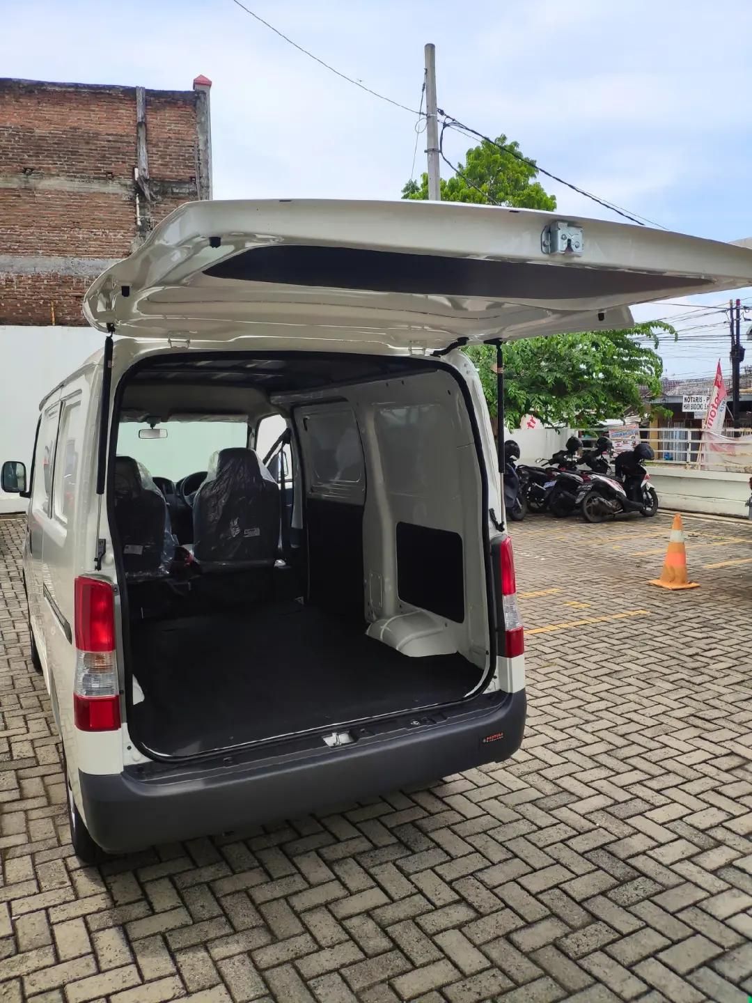 DAIHATSU GRAN MAX BLIND VAN 1.3 AC