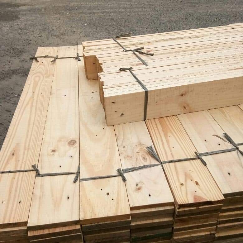Kayu jati belanda sudah diserut halus. medan
