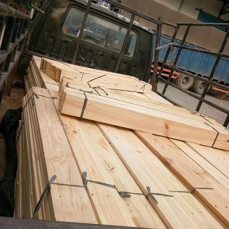 Kayu jati belanda sudah diserut halus. medan
