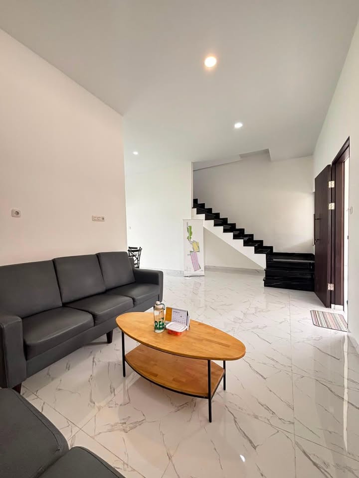 (FREE SEMUA BIAYA ALL IN DAN KITCHEN SET) Rumah mewah dan strategis di setia budi