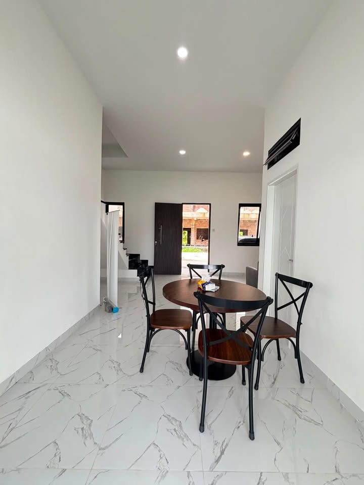 (FREE SEMUA BIAYA ALL IN DAN KITCHEN SET) Rumah mewah dan strategis di setia budi
