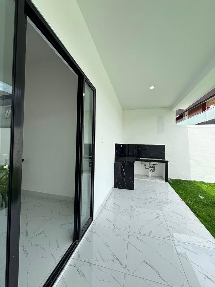 (FREE SEMUA BIAYA ALL IN DAN KITCHEN SET) Rumah mewah dan strategis di setia budi