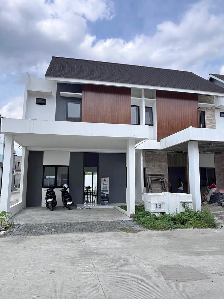 (FREE SEMUA BIAYA ALL IN DAN KITCHEN SET) Rumah mewah dan strategis di setia budi