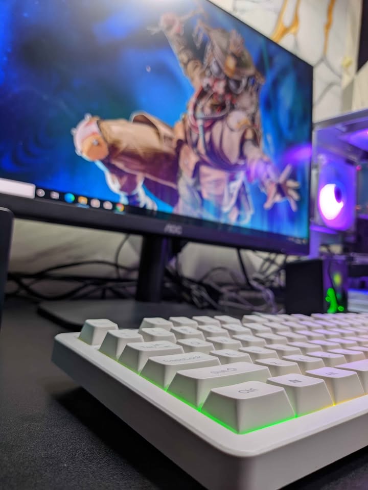 PC GAMING EDITING • I7 7700 • 16GB RAM • 256GB SSD • 2TB HARDISK • RADEON RX 580 • LAYAR 24INCH