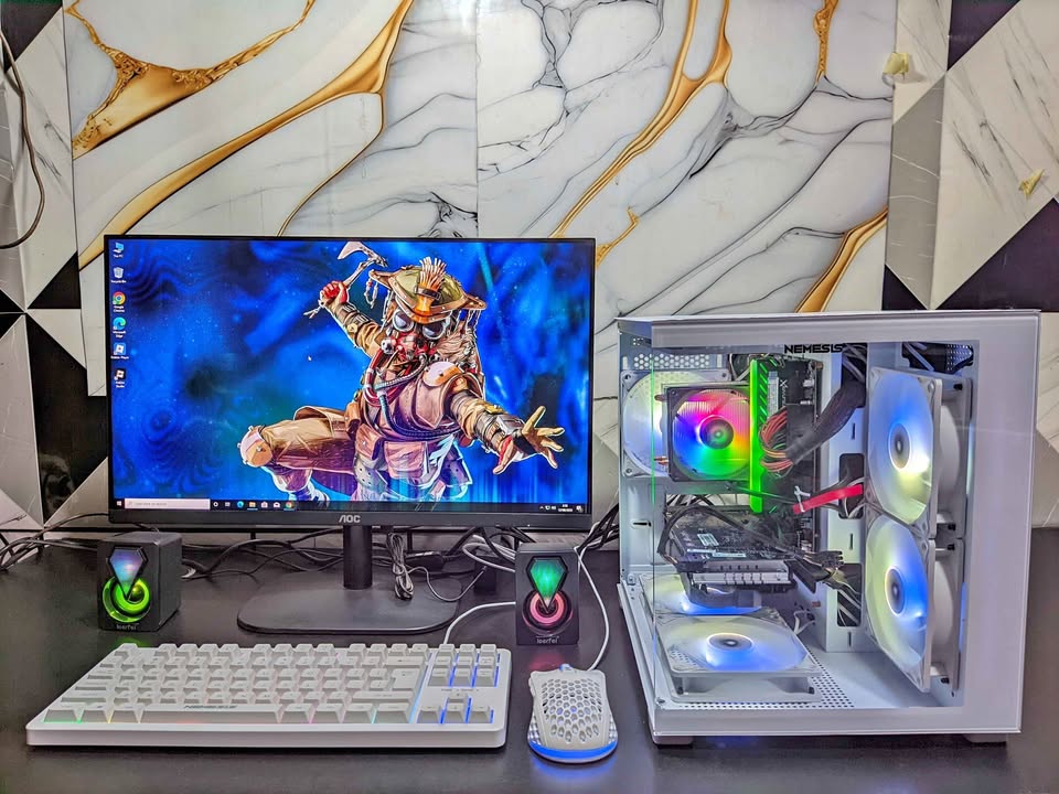 PC GAMING EDITING • I7 7700 • 16GB RAM • 256GB SSD • 2TB HARDISK • RADEON RX 580 • LAYAR 24INCH