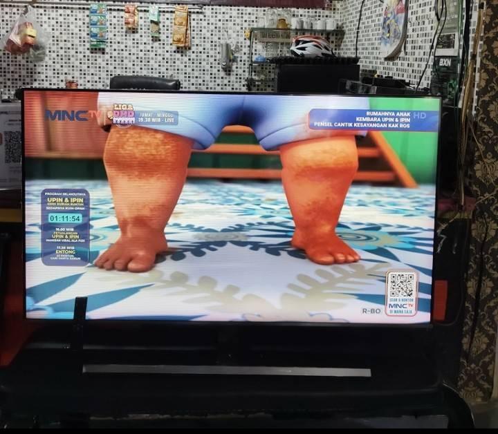 TV Smart 4K 55″Samsung Crystal UHD Bluotooth.Dolby Stereo surrnd dts Kondisi Bagus Mulus