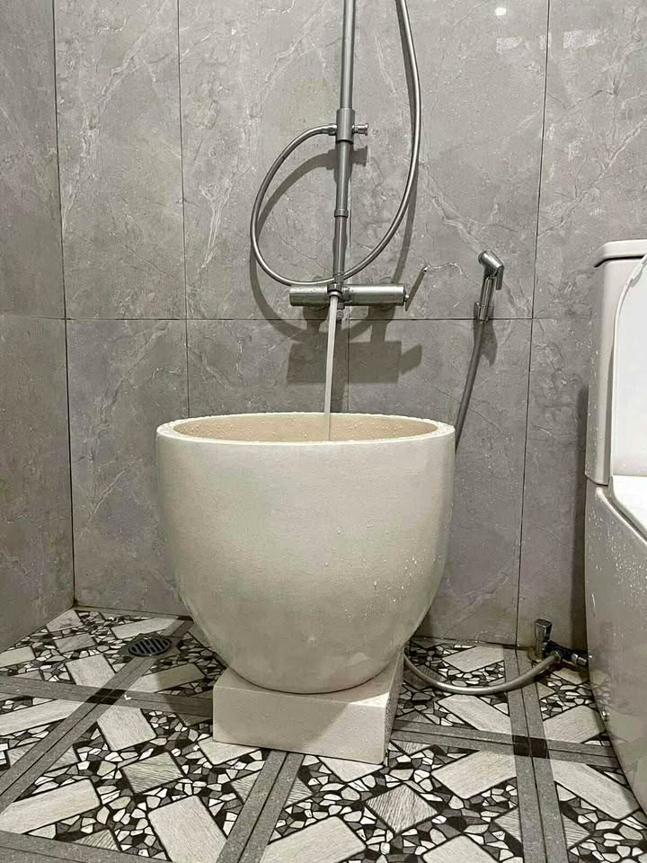 Bak mandi tipe mangkuk material terazzo murni