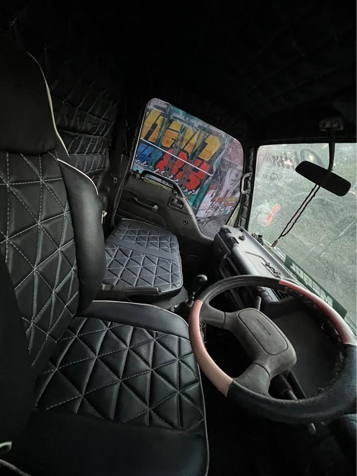 2011 Isuzu Isuzu Elf · Truck