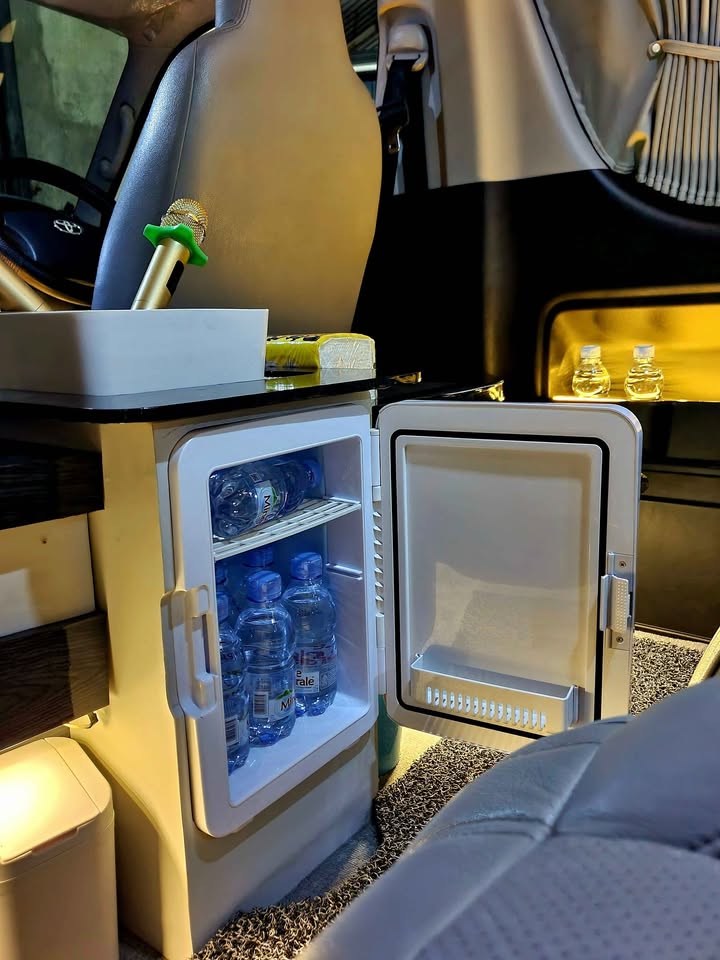 Toyota Hiace Luxury 10 seat Manual Diesel
