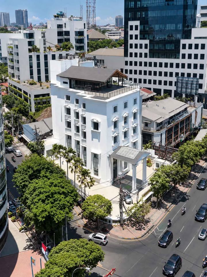 DISEWAKAN | GEDUNG PREMIUM BASUKI RAHMAT Surabaya Pusat — Strategic Business District