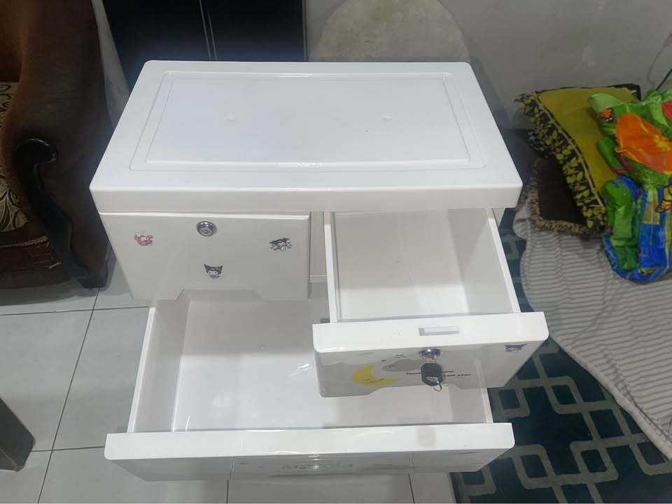 Lemari merk angola 5 laci