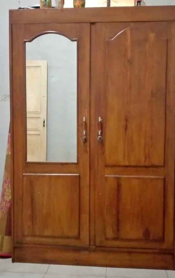 LEMARI JATI MODEL LAMA MAU GANTI