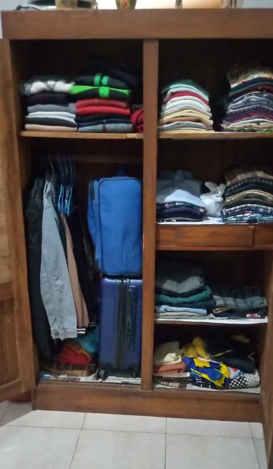 LEMARI JATI MODEL LAMA MAU GANTI