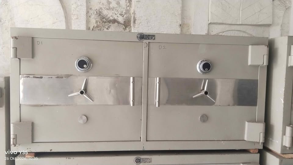 Brankas uk 155 x 72 Merk crown
